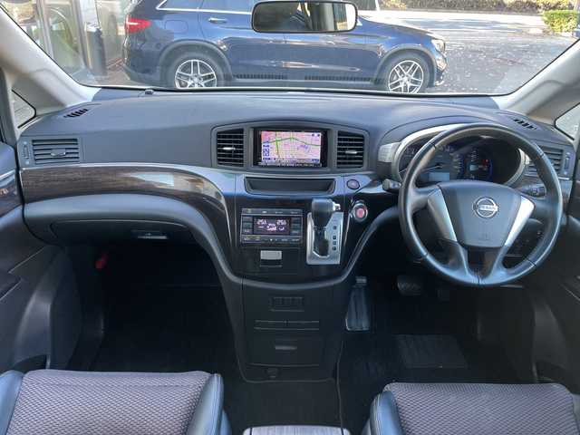 日産 エルグランド 250ハイウェイスター 静岡県 2011(平23)年 8.9万km ブリリアントホワイトパール 社外ナビ　/社外フリップダウンモニター　/両側パワスラ　/半革シート　/革巻きステアリング　/オートライト　/ウィンカーミラー　/木目調パネル/ETC　/純正１８インチＡＷ　/スマートキー　/スペアキー　/保証書　/取説