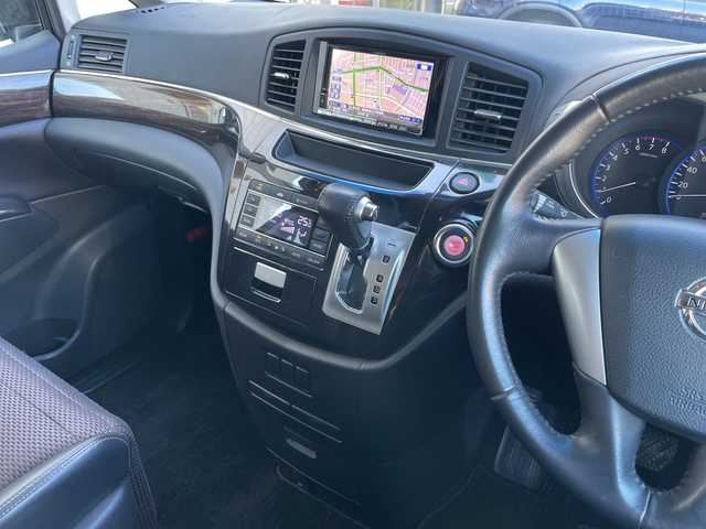 日産 エルグランド 250ハイウェイスター 静岡県 2011(平23)年 8.9万km ブリリアントホワイトパール 社外ナビ　/社外フリップダウンモニター　/両側パワスラ　/半革シート　/革巻きステアリング　/オートライト　/ウィンカーミラー　/木目調パネル/ETC　/純正１８インチＡＷ　/スマートキー　/スペアキー　/保証書　/取説