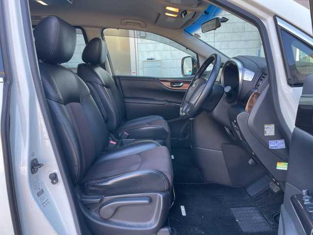 日産 エルグランド 250ハイウェイスター 静岡県 2011(平23)年 8.9万km ブリリアントホワイトパール 社外ナビ　/社外フリップダウンモニター　/両側パワスラ　/半革シート　/革巻きステアリング　/オートライト　/ウィンカーミラー　/木目調パネル/ETC　/純正１８インチＡＷ　/スマートキー　/スペアキー　/保証書　/取説