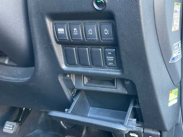 日産 エルグランド 250ハイウェイスター 静岡県 2011(平23)年 8.9万km ブリリアントホワイトパール 社外ナビ　/社外フリップダウンモニター　/両側パワスラ　/半革シート　/革巻きステアリング　/オートライト　/ウィンカーミラー　/木目調パネル/ETC　/純正１８インチＡＷ　/スマートキー　/スペアキー　/保証書　/取説