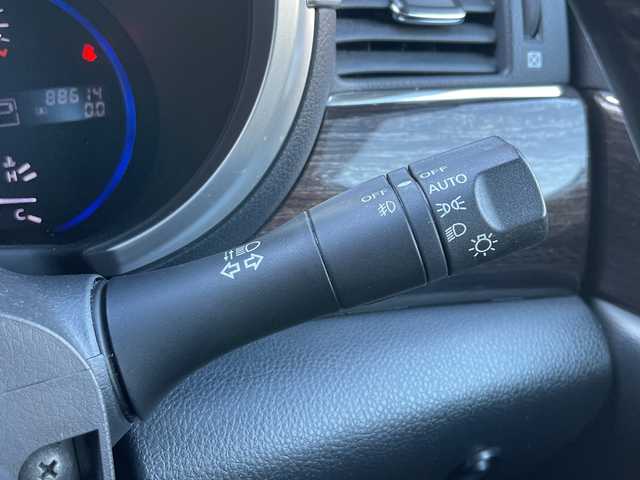 日産 エルグランド 250ハイウェイスター 静岡県 2011(平23)年 8.9万km ブリリアントホワイトパール 社外ナビ　/社外フリップダウンモニター　/両側パワスラ　/半革シート　/革巻きステアリング　/オートライト　/ウィンカーミラー　/木目調パネル/ETC　/純正１８インチＡＷ　/スマートキー　/スペアキー　/保証書　/取説