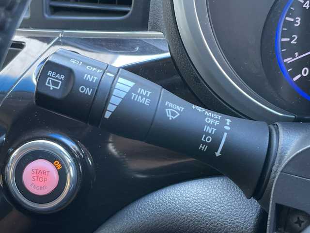 日産 エルグランド 250ハイウェイスター 静岡県 2011(平23)年 8.9万km ブリリアントホワイトパール 社外ナビ　/社外フリップダウンモニター　/両側パワスラ　/半革シート　/革巻きステアリング　/オートライト　/ウィンカーミラー　/木目調パネル/ETC　/純正１８インチＡＷ　/スマートキー　/スペアキー　/保証書　/取説