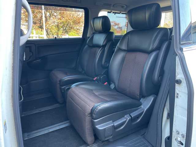 日産 エルグランド 250ハイウェイスター 静岡県 2011(平23)年 8.9万km ブリリアントホワイトパール 社外ナビ　/社外フリップダウンモニター　/両側パワスラ　/半革シート　/革巻きステアリング　/オートライト　/ウィンカーミラー　/木目調パネル/ETC　/純正１８インチＡＷ　/スマートキー　/スペアキー　/保証書　/取説