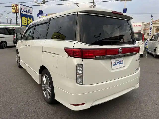 日産 エルグランド 250ハイウェイスター 和歌山県 2011(平23)年 8.9万km ブリリアントホワイトパール (株)IDOMが運営する【じしゃロン和歌山店】の自社ローン対象車両になります。こちらは現金ご利用時の価格です。/自社ローンご希望の方は別途その旨お申付け下さい。/社外ナビ　/社外フリップダウンモニター　/両側パワスラ　/半革シート　/革巻きステアリング　/オートライト　/ウィンカーミラー　/木目調パネル/ETC　/純正１８インチＡＷ　/スマートキー　/スペアキー　/保証書　/取説