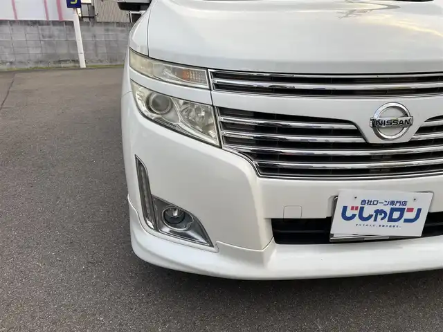 日産 エルグランド 250ハイウェイスター 和歌山県 2011(平23)年 8.9万km ブリリアントホワイトパール (株)IDOMが運営する【じしゃロン和歌山店】の自社ローン対象車両になります。こちらは現金ご利用時の価格です。/自社ローンご希望の方は別途その旨お申付け下さい。/社外ナビ　/社外フリップダウンモニター　/両側パワスラ　/半革シート　/革巻きステアリング　/オートライト　/ウィンカーミラー　/木目調パネル/ETC　/純正１８インチＡＷ　/スマートキー　/スペアキー　/保証書　/取説