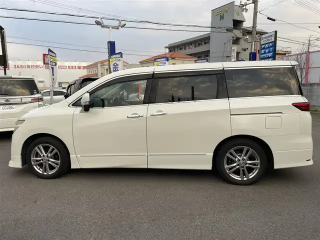 日産 エルグランド 250ハイウェイスター 和歌山県 2011(平23)年 8.9万km ブリリアントホワイトパール (株)IDOMが運営する【じしゃロン和歌山店】の自社ローン対象車両になります。こちらは現金ご利用時の価格です。/自社ローンご希望の方は別途その旨お申付け下さい。/社外ナビ　/社外フリップダウンモニター　/両側パワスラ　/半革シート　/革巻きステアリング　/オートライト　/ウィンカーミラー　/木目調パネル/ETC　/純正１８インチＡＷ　/スマートキー　/スペアキー　/保証書　/取説