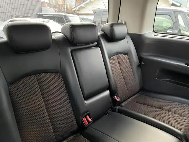 日産 エルグランド 250ハイウェイスター 和歌山県 2011(平23)年 8.9万km ブリリアントホワイトパール (株)IDOMが運営する【じしゃロン和歌山店】の自社ローン対象車両になります。こちらは現金ご利用時の価格です。/自社ローンご希望の方は別途その旨お申付け下さい。/社外ナビ　/社外フリップダウンモニター　/両側パワスラ　/半革シート　/革巻きステアリング　/オートライト　/ウィンカーミラー　/木目調パネル/ETC　/純正１８インチＡＷ　/スマートキー　/スペアキー　/保証書　/取説