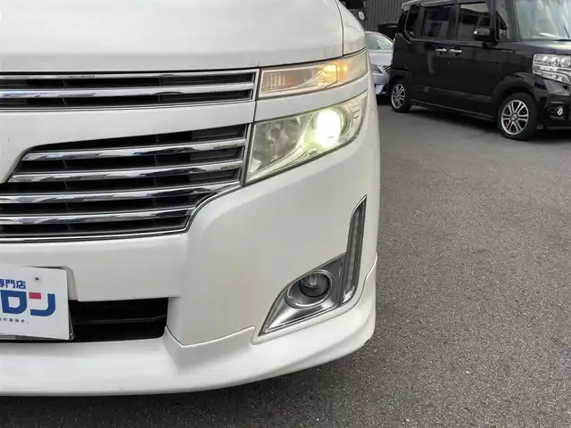 日産 エルグランド 250ハイウェイスター 和歌山県 2011(平23)年 8.9万km ブリリアントホワイトパール (株)IDOMが運営する【じしゃロン和歌山店】の自社ローン対象車両になります。こちらは現金ご利用時の価格です。/自社ローンご希望の方は別途その旨お申付け下さい。/社外ナビ　/社外フリップダウンモニター　/両側パワスラ　/半革シート　/革巻きステアリング　/オートライト　/ウィンカーミラー　/木目調パネル/ETC　/純正１８インチＡＷ　/スマートキー　/スペアキー　/保証書　/取説