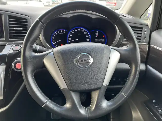 日産 エルグランド 250ハイウェイスター 和歌山県 2011(平23)年 8.9万km ブリリアントホワイトパール (株)IDOMが運営する【じしゃロン和歌山店】の自社ローン対象車両になります。こちらは現金ご利用時の価格です。/自社ローンご希望の方は別途その旨お申付け下さい。/社外ナビ　/社外フリップダウンモニター　/両側パワスラ　/半革シート　/革巻きステアリング　/オートライト　/ウィンカーミラー　/木目調パネル/ETC　/純正１８インチＡＷ　/スマートキー　/スペアキー　/保証書　/取説