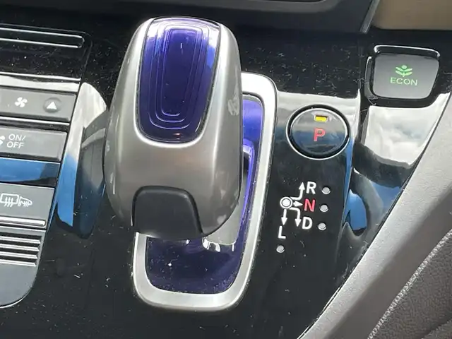 ホンダ フリード ハイブリット G ホンダセンシング 滋賀県 2017(平29)年 8.1万km ホワイトオーキッドパール 純正SDナビ/【Bluetooth/CD/DVD/USB/フルセグ】/バックカメラ/両側パワースライドドア/追従クルーズコントロール/LEDヘッドライト/スマートキー/プッシュスタート/ステアリングリモコン/ビルトインETC