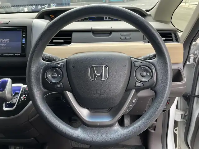 ホンダ フリード ハイブリット G ホンダセンシング 滋賀県 2017(平29)年 8.1万km ホワイトオーキッドパール 純正SDナビ/【Bluetooth/CD/DVD/USB/フルセグ】/バックカメラ/両側パワースライドドア/追従クルーズコントロール/LEDヘッドライト/スマートキー/プッシュスタート/ステアリングリモコン/ビルトインETC