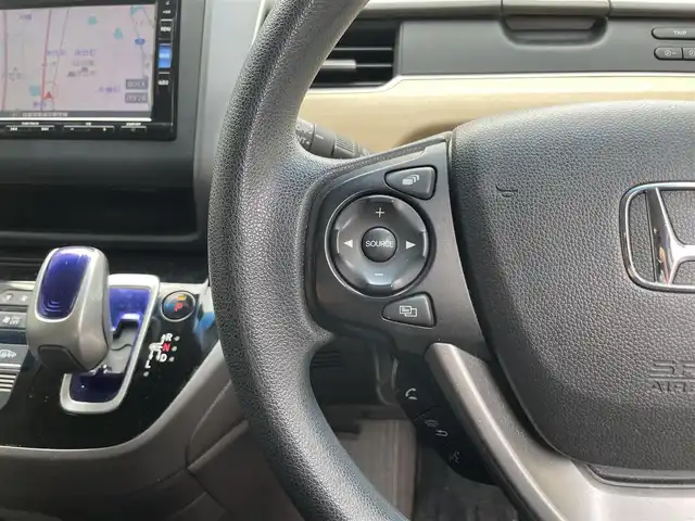 ホンダ フリード ハイブリット G ホンダセンシング 滋賀県 2017(平29)年 8.1万km ホワイトオーキッドパール 純正SDナビ/【Bluetooth/CD/DVD/USB/フルセグ】/バックカメラ/両側パワースライドドア/追従クルーズコントロール/LEDヘッドライト/スマートキー/プッシュスタート/ステアリングリモコン/ビルトインETC