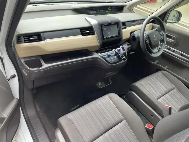 ホンダ フリード ハイブリット G ホンダセンシング 滋賀県 2017(平29)年 8.1万km ホワイトオーキッドパール 純正SDナビ/【Bluetooth/CD/DVD/USB/フルセグ】/バックカメラ/両側パワースライドドア/追従クルーズコントロール/LEDヘッドライト/スマートキー/プッシュスタート/ステアリングリモコン/ビルトインETC