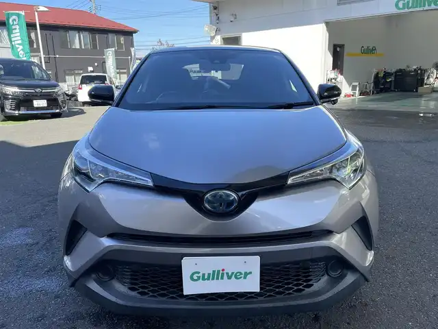 トヨタ Ｃ－ＨＲ S 宮城県 2017(平29)年 4.1万km ブラック/メタルストリームM ハイブリット　/社外ナビゲーション　/　フルセグテレビ　Ｂｌｕｅｔｏｏｔｈ　ＣＤ／ＤＶＤ　FM/AM/クルーズコントロール　/ＥＴＣ　/追突軽減システム　/コーナーセンサー　/レーンアシスト/横滑り防止/ドライブレコーダー/ワンオーナー/保証書/取扱説明書/プッシュスタート/純正フロアマット/ヘッドライトレベライザー/電動格納ミラー/社外AWスタッドレスタイヤ積載/　215/60　17インチ　溝６ｍｍ