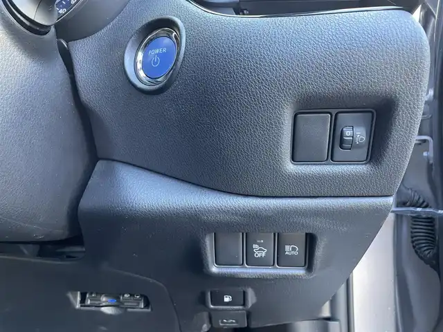 トヨタ Ｃ－ＨＲ S 宮城県 2017(平29)年 4.1万km ブラック/メタルストリームM ハイブリット　/社外ナビゲーション　/　フルセグテレビ　Ｂｌｕｅｔｏｏｔｈ　ＣＤ／ＤＶＤ　FM/AM/クルーズコントロール　/ＥＴＣ　/追突軽減システム　/コーナーセンサー　/レーンアシスト/横滑り防止/ドライブレコーダー/ワンオーナー/保証書/取扱説明書/プッシュスタート/純正フロアマット/ヘッドライトレベライザー/電動格納ミラー/社外AWスタッドレスタイヤ積載/　215/60　17インチ　溝６ｍｍ