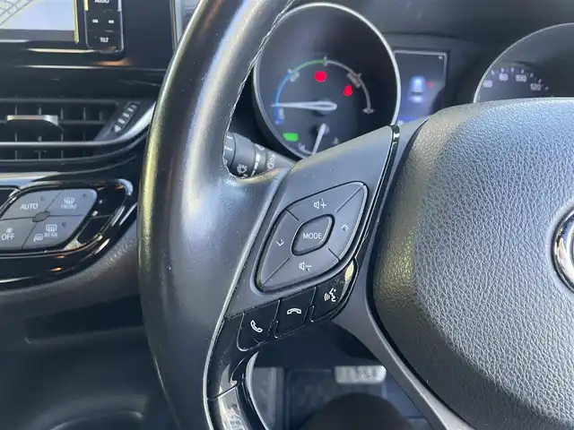 トヨタ Ｃ－ＨＲ S 宮城県 2017(平29)年 4.1万km ブラック/メタルストリームM ハイブリット　/社外ナビゲーション　/　フルセグテレビ　Ｂｌｕｅｔｏｏｔｈ　ＣＤ／ＤＶＤ　FM/AM/クルーズコントロール　/ＥＴＣ　/追突軽減システム　/コーナーセンサー　/レーンアシスト/横滑り防止/ドライブレコーダー/ワンオーナー/保証書/取扱説明書/プッシュスタート/純正フロアマット/ヘッドライトレベライザー/電動格納ミラー/社外AWスタッドレスタイヤ積載/　215/60　17インチ　溝６ｍｍ