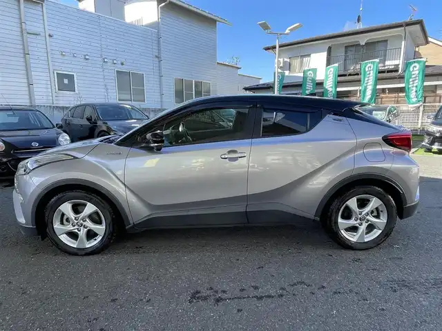 トヨタ Ｃ－ＨＲ S 宮城県 2017(平29)年 4.1万km ブラック/メタルストリームM ハイブリット　/社外ナビゲーション　/　フルセグテレビ　Ｂｌｕｅｔｏｏｔｈ　ＣＤ／ＤＶＤ　FM/AM/クルーズコントロール　/ＥＴＣ　/追突軽減システム　/コーナーセンサー　/レーンアシスト/横滑り防止/ドライブレコーダー/ワンオーナー/保証書/取扱説明書/プッシュスタート/純正フロアマット/ヘッドライトレベライザー/電動格納ミラー/社外AWスタッドレスタイヤ積載/　215/60　17インチ　溝６ｍｍ