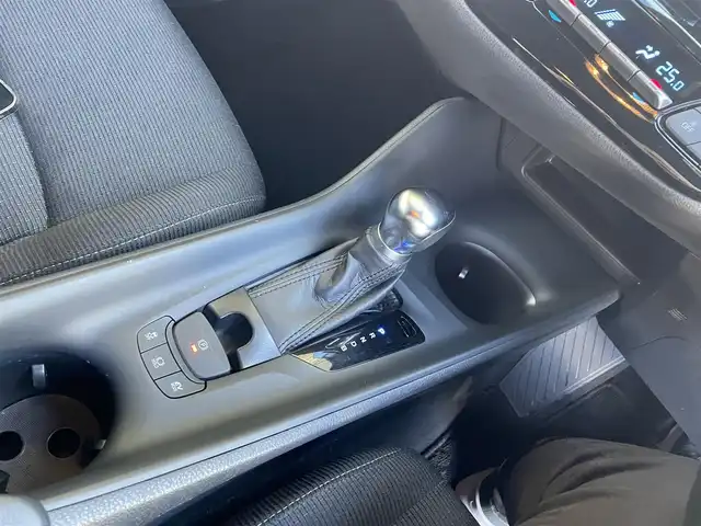 トヨタ Ｃ－ＨＲ S 宮城県 2017(平29)年 4.1万km ブラック/メタルストリームM ハイブリット　/社外ナビゲーション　/　フルセグテレビ　Ｂｌｕｅｔｏｏｔｈ　ＣＤ／ＤＶＤ　FM/AM/クルーズコントロール　/ＥＴＣ　/追突軽減システム　/コーナーセンサー　/レーンアシスト/横滑り防止/ドライブレコーダー/ワンオーナー/保証書/取扱説明書/プッシュスタート/純正フロアマット/ヘッドライトレベライザー/電動格納ミラー/社外AWスタッドレスタイヤ積載/　215/60　17インチ　溝６ｍｍ