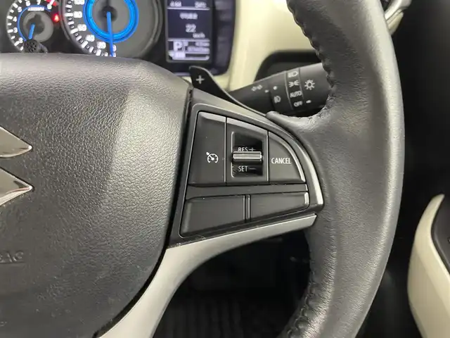 スズキ クロスビー HYBRID MZ 群馬県 2018(平30)年 6.8万km キャラバンアイボリーパールメタリック/ホワイト 2トーンルーフ 全方位モニター用カメラパッケージ/・全方位モニター用カメラ［フロント//バックカメラ］/・USBソケット/・ステアリングハンズフリースイッチ/＝＝＝＝＝＝＝＝/純正ナビ(CN-R273W)/（CD/DVD/SD/BT/フルセグ/ビルトインETC/360°録画ドライブレコーダー/迷彩柄サイドデカール/スズキセーフティサポート/・デュアルセンサーブレーキサポート/・後退時ブレーキサポート/・ハイビームアシスト/・車線逸脱警報機能/・ふらつき警報機能/・先行車発進お知らせ機能/・標識認識機能/・誤発進抑制機能（前後）/シートヒーター（D/N席）/パドルシフト/クルーズコントロール/LEDヘッドライト/スマートキー/プッシュスタート