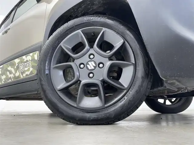 スズキ クロスビー HYBRID MZ 群馬県 2018(平30)年 6.8万km キャラバンアイボリーパールメタリック/ホワイト 2トーンルーフ 全方位モニター用カメラパッケージ/・全方位モニター用カメラ［フロント//バックカメラ］/・USBソケット/・ステアリングハンズフリースイッチ/＝＝＝＝＝＝＝＝/純正ナビ(CN-R273W)/（CD/DVD/SD/BT/フルセグ/ビルトインETC/360°録画ドライブレコーダー/迷彩柄サイドデカール/スズキセーフティサポート/・デュアルセンサーブレーキサポート/・後退時ブレーキサポート/・ハイビームアシスト/・車線逸脱警報機能/・ふらつき警報機能/・先行車発進お知らせ機能/・標識認識機能/・誤発進抑制機能（前後）/シートヒーター（D/N席）/パドルシフト/クルーズコントロール/LEDヘッドライト/スマートキー/プッシュスタート