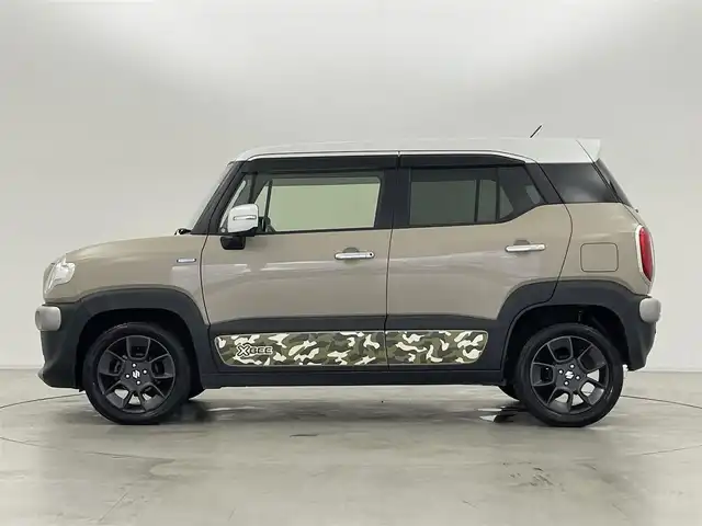 スズキ クロスビー HYBRID MZ 群馬県 2018(平30)年 6.8万km キャラバンアイボリーパールメタリック/ホワイト 2トーンルーフ 全方位モニター用カメラパッケージ/・全方位モニター用カメラ［フロント//バックカメラ］/・USBソケット/・ステアリングハンズフリースイッチ/＝＝＝＝＝＝＝＝/純正ナビ(CN-R273W)/（CD/DVD/SD/BT/フルセグ/ビルトインETC/360°録画ドライブレコーダー/迷彩柄サイドデカール/スズキセーフティサポート/・デュアルセンサーブレーキサポート/・後退時ブレーキサポート/・ハイビームアシスト/・車線逸脱警報機能/・ふらつき警報機能/・先行車発進お知らせ機能/・標識認識機能/・誤発進抑制機能（前後）/シートヒーター（D/N席）/パドルシフト/クルーズコントロール/LEDヘッドライト/スマートキー/プッシュスタート