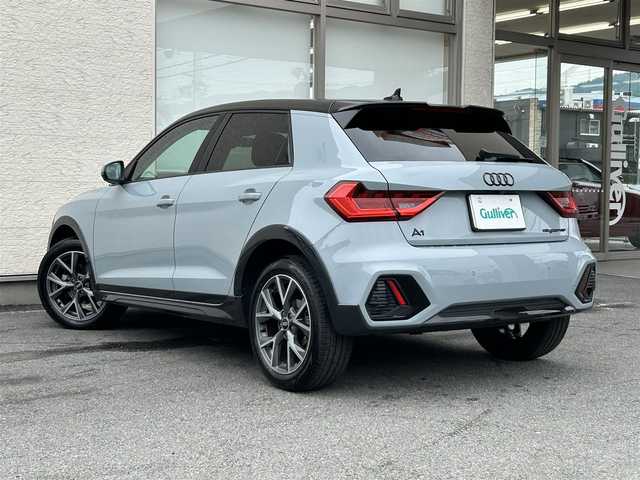 アウディ アウディ Ａ１ SB シティカーバーブラックスタイルED 大阪府 2022(令4)年 1.5万km ミトスブラックメタリック 純正８インチナビ/（Bluetooth）/レーダークルーズコントロール/バックモニター/衝突軽減システム/コーナーセンサー/レーンキープアシスト/シートヒーター/オートライト/ドライブレコーダー/ＥＴＣ/17インチ純正AW/スペアキー/保証書/取扱説明書