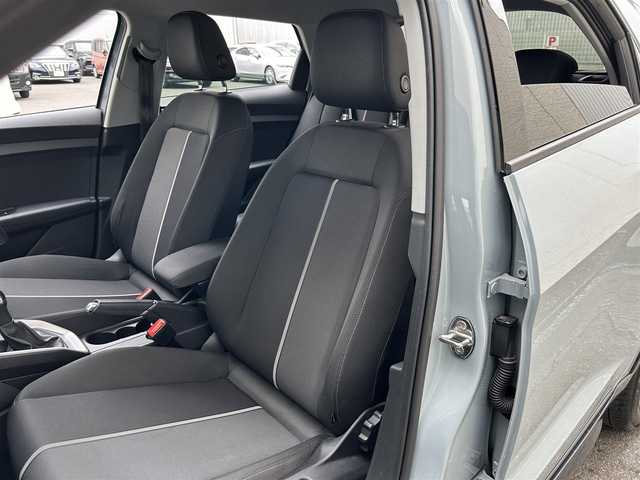 アウディ アウディ Ａ１ SB シティカーバーブラックスタイルED 大阪府 2022(令4)年 1.5万km ミトスブラックメタリック 純正８インチナビ/（Bluetooth）/レーダークルーズコントロール/バックモニター/衝突軽減システム/コーナーセンサー/レーンキープアシスト/シートヒーター/オートライト/ドライブレコーダー/ＥＴＣ/17インチ純正AW/スペアキー/保証書/取扱説明書