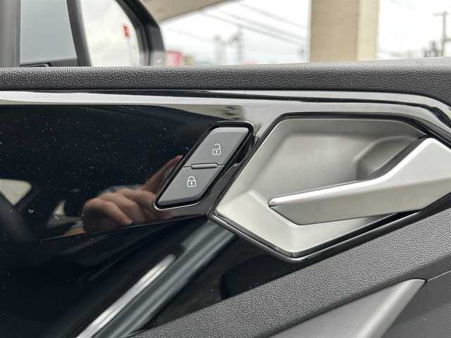 アウディ アウディ Ａ１ SB シティカーバーブラックスタイルED 大阪府 2022(令4)年 1.5万km ミトスブラックメタリック 純正８インチナビ/（Bluetooth）/レーダークルーズコントロール/バックモニター/衝突軽減システム/コーナーセンサー/レーンキープアシスト/シートヒーター/オートライト/ドライブレコーダー/ＥＴＣ/17インチ純正AW/スペアキー/保証書/取扱説明書