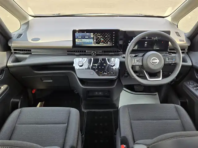 日産 セレナ ハイウェイスター V 鹿児島県 2023(令5)年 0.2万km ダイヤモンドブラック プロパイロット２．０　/デジタルインナーミラー　/ビルトインＥＴＣ２．０　/ｉＱ充電　/両側パワースライドドア　/アラウンドビューモニター　/ＮｉｓｓａｎＣｏｎｎｅｃｔナビ　/ハンドル支援/前後コーナーセンサー/HDMI入力端子/純正アルミホイール(16インチ)/プッシュスタート/スマートキー/LEDヘッドライト/エアバッグ(W＋サイド)/カーテンエアバッグ