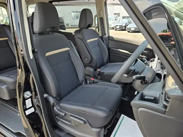 日産 セレナ ハイウェイスター V 鹿児島県 2023(令5)年 0.2万km ダイヤモンドブラック プロパイロット２．０　/デジタルインナーミラー　/ビルトインＥＴＣ２．０　/ｉＱ充電　/両側パワースライドドア　/アラウンドビューモニター　/ＮｉｓｓａｎＣｏｎｎｅｃｔナビ　/ハンドル支援/前後コーナーセンサー/HDMI入力端子/純正アルミホイール(16インチ)/プッシュスタート/スマートキー/LEDヘッドライト/エアバッグ(W＋サイド)/カーテンエアバッグ