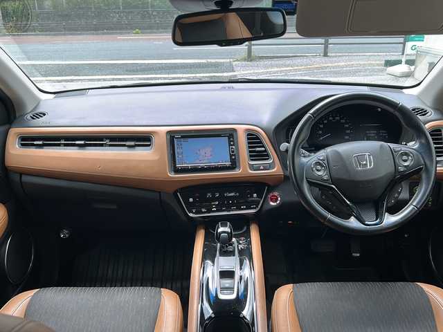 ホンダ ヴェゼル ハイブリッド Z ホンダセンシング 沖縄県 2019(令1)年 5万km クリスタルブラックパール 純正ナビ　/（ＡＭ／ＦＭ／ＣＤ／ＤＶＤ／ＢＴ）　/フルセグＴＶ　/バックモニター　/クルーズコントロール　/衝突軽減　/シートヒーター　/ハーフレザー　/ドラレコ　/ＥＴＣ　/純正フロアマット　/純正１７ＡＷ/LEDヘッドライト/スマートキー/オートライト