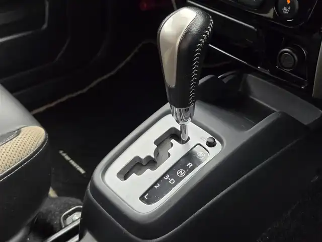 スズキ ジムニー ランドベンチャー 鹿児島県 2017(平29)年 5.6万km ブルーイッシュブラックパール3 LEDヘッドライト/ＺＸ－ＴＥＣＨショック　/社外マフラー　/ＥＴＣ　/純正ＳＤナビ（ＣＮ－ＲＥ０３Ｄ）　/Ｂｌｕｅｔｏｏｔｈオーディオ　/バックカメラ　/フルセグテレビ　/４ＷＤターボ　/シートヒーター　/ハーフレザーシート/スペアキー/純正アルミホイール(16インチ)