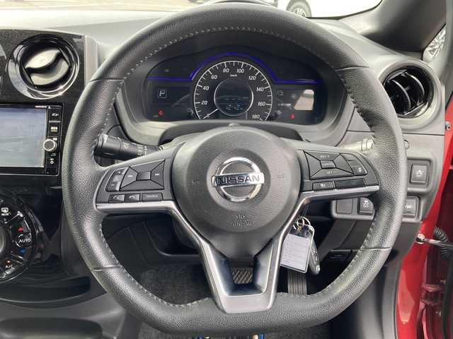 日産 ノート e－パワー メダリスト Bアロー 岐阜県 2018(平30)年 4.6万km 赤 登録時走行距離45736キロ/純正7インチSDナビ（MM318D-W）/ワンセグテレビ/全方位カメラ/バックカメラ/Blue tooth・CD・DVD・AUX・iPod・SDミュージックサーバー/ETC/衝突被害軽減システム/デジタルインナーミラー/EBD（電子制御制動力配分システム）/インテリジェント エマージェンシーブレーキ/LDW（車線逸脱警報）/踏み間違い衝突防止アシスト/車両接近通報装置/コーナーセンサー前後/ドライブレコーダー前方/LEDヘッドライト/オートライト/フォグランプ/ウィンカーミラー/レーンキープアシスト/レーダークルーズコントロール/横滑り防止装置/SRSエアバッグシステム運転席・助手席/純正15アルミホイール/ハーフレザーシート/フルフラットシート/純正フロアマット/プッシュスタート/スマートキー/スペアキー1本/保証書/取扱説明書/記録簿/ドアバイザー/ルーフブラック
