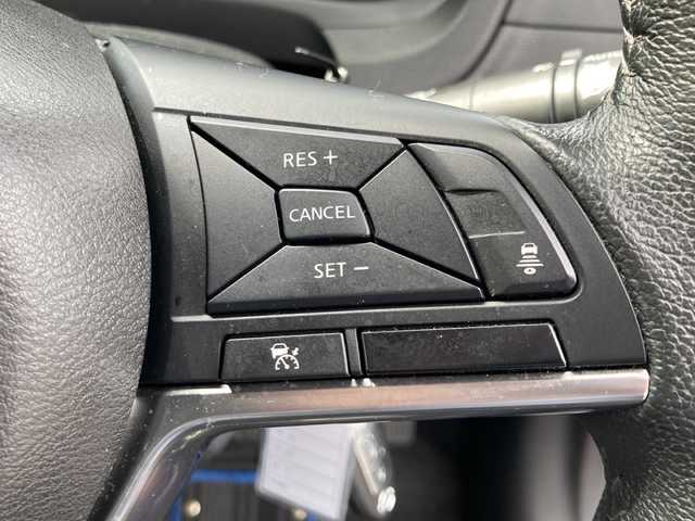 日産 ノート e－パワー メダリスト Bアロー 岐阜県 2018(平30)年 4.6万km 赤 登録時走行距離45736キロ/純正7インチSDナビ（MM318D-W）/ワンセグテレビ/全方位カメラ/バックカメラ/Blue tooth・CD・DVD・AUX・iPod・SDミュージックサーバー/ETC/衝突被害軽減システム/デジタルインナーミラー/EBD（電子制御制動力配分システム）/インテリジェント エマージェンシーブレーキ/LDW（車線逸脱警報）/踏み間違い衝突防止アシスト/車両接近通報装置/コーナーセンサー前後/ドライブレコーダー前方/LEDヘッドライト/オートライト/フォグランプ/ウィンカーミラー/レーンキープアシスト/レーダークルーズコントロール/横滑り防止装置/SRSエアバッグシステム運転席・助手席/純正15アルミホイール/ハーフレザーシート/フルフラットシート/純正フロアマット/プッシュスタート/スマートキー/スペアキー1本/保証書/取扱説明書/記録簿/ドアバイザー/ルーフブラック