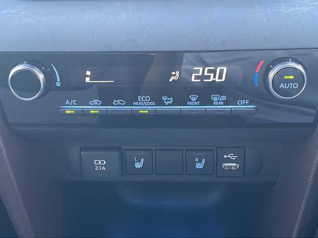 トヨタ ヤリスクロス ハイブリッド Z 茨城県 2021(令3)年 2.8万km ブラックマイカ/ホワイトパールクリスタルシャイン 2トーン ワンオーナー/純正メーカーナビ/　　【フルセグ、BT】/バックカメラ/パノラミックビューモニター/トヨタセーフティセンス/プリクラッシュセーフティ/衝突被害軽減ブレーキ/横風対応制御付/レーントレーシングアシスト/ブラインドスポットモニター/レーダークルーズコントロール/ハーフレザーシート/純正18インチアルミホイール/LEDオートライト/純正フロアマット/前席シートヒーター/スマートキー/プッシュスタート/ビルトインETC/前後ドライブレコーダー/運転席パワーシート