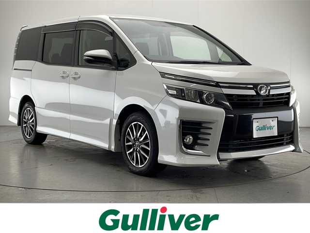 トヨタ ヴォクシー ZS 宮崎県 2014(平26)年 7.3万km ホワイトパールクリスタルシャイン 禁煙車/純正9型ナビTV/（NSZT-Y62G/CD/DVD/Bluetooth/フルセグTV)/純正バックカメラ/純正ビルトインETC/純正キセノンオートライト/純正フォグ/純正エアロ/純正ルーフエンドスポイラー/純正16インチアルミ/純正フロアマット/左側電動スライドドア/デュアルオートエアコン/ウインカードアミラー/オート電動格納ミラー/本革巻ハンドル/スマートキー/プッシュエンジンスタート/スペアキー/新車時保証書/取扱い説明書