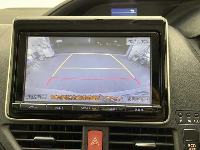 トヨタ ヴォクシー ZS 宮崎県 2014(平26)年 7.3万km ホワイトパールクリスタルシャイン 禁煙車/純正9型ナビTV/（NSZT-Y62G/CD/DVD/Bluetooth/フルセグTV)/純正バックカメラ/純正ビルトインETC/純正キセノンオートライト/純正フォグ/純正エアロ/純正ルーフエンドスポイラー/純正16インチアルミ/純正フロアマット/左側電動スライドドア/デュアルオートエアコン/ウインカードアミラー/オート電動格納ミラー/本革巻ハンドル/スマートキー/プッシュエンジンスタート/スペアキー/新車時保証書/取扱い説明書