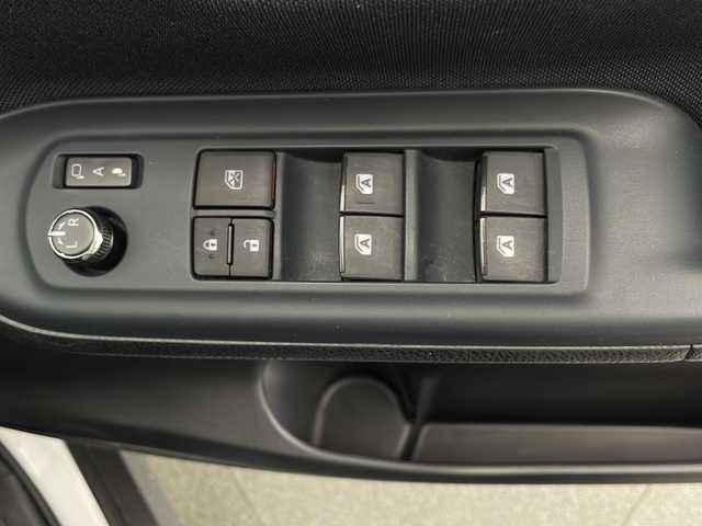 トヨタ ヴォクシー ZS 宮崎県 2014(平26)年 7.3万km ホワイトパールクリスタルシャイン 禁煙車/純正9型ナビTV/（NSZT-Y62G/CD/DVD/Bluetooth/フルセグTV)/純正バックカメラ/純正ビルトインETC/純正キセノンオートライト/純正フォグ/純正エアロ/純正ルーフエンドスポイラー/純正16インチアルミ/純正フロアマット/左側電動スライドドア/デュアルオートエアコン/ウインカードアミラー/オート電動格納ミラー/本革巻ハンドル/スマートキー/プッシュエンジンスタート/スペアキー/新車時保証書/取扱い説明書