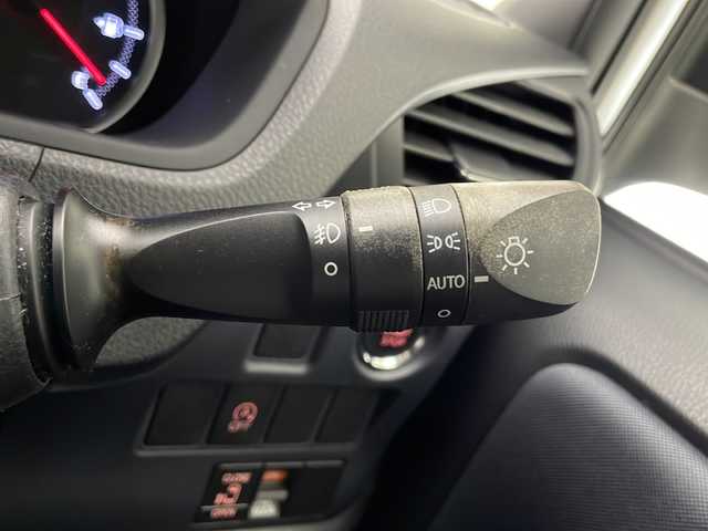 トヨタ ヴォクシー ZS 宮崎県 2014(平26)年 7.3万km ホワイトパールクリスタルシャイン 禁煙車/純正9型ナビTV/（NSZT-Y62G/CD/DVD/Bluetooth/フルセグTV)/純正バックカメラ/純正ビルトインETC/純正キセノンオートライト/純正フォグ/純正エアロ/純正ルーフエンドスポイラー/純正16インチアルミ/純正フロアマット/左側電動スライドドア/デュアルオートエアコン/ウインカードアミラー/オート電動格納ミラー/本革巻ハンドル/スマートキー/プッシュエンジンスタート/スペアキー/新車時保証書/取扱い説明書