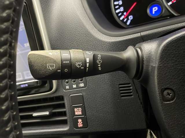 トヨタ ヴォクシー ZS 宮崎県 2014(平26)年 7.3万km ホワイトパールクリスタルシャイン 禁煙車/純正9型ナビTV/（NSZT-Y62G/CD/DVD/Bluetooth/フルセグTV)/純正バックカメラ/純正ビルトインETC/純正キセノンオートライト/純正フォグ/純正エアロ/純正ルーフエンドスポイラー/純正16インチアルミ/純正フロアマット/左側電動スライドドア/デュアルオートエアコン/ウインカードアミラー/オート電動格納ミラー/本革巻ハンドル/スマートキー/プッシュエンジンスタート/スペアキー/新車時保証書/取扱い説明書