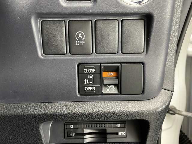 トヨタ ヴォクシー ZS 宮崎県 2014(平26)年 7.3万km ホワイトパールクリスタルシャイン 禁煙車/純正9型ナビTV/（NSZT-Y62G/CD/DVD/Bluetooth/フルセグTV)/純正バックカメラ/純正ビルトインETC/純正キセノンオートライト/純正フォグ/純正エアロ/純正ルーフエンドスポイラー/純正16インチアルミ/純正フロアマット/左側電動スライドドア/デュアルオートエアコン/ウインカードアミラー/オート電動格納ミラー/本革巻ハンドル/スマートキー/プッシュエンジンスタート/スペアキー/新車時保証書/取扱い説明書