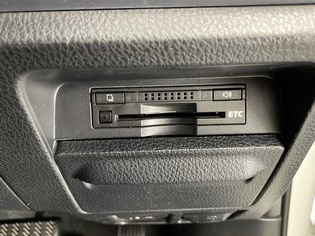 トヨタ ヴォクシー ZS 宮崎県 2014(平26)年 7.3万km ホワイトパールクリスタルシャイン 禁煙車/純正9型ナビTV/（NSZT-Y62G/CD/DVD/Bluetooth/フルセグTV)/純正バックカメラ/純正ビルトインETC/純正キセノンオートライト/純正フォグ/純正エアロ/純正ルーフエンドスポイラー/純正16インチアルミ/純正フロアマット/左側電動スライドドア/デュアルオートエアコン/ウインカードアミラー/オート電動格納ミラー/本革巻ハンドル/スマートキー/プッシュエンジンスタート/スペアキー/新車時保証書/取扱い説明書