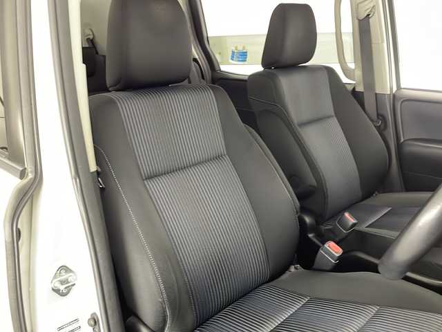 トヨタ ヴォクシー ZS 宮崎県 2014(平26)年 7.3万km ホワイトパールクリスタルシャイン 禁煙車/純正9型ナビTV/（NSZT-Y62G/CD/DVD/Bluetooth/フルセグTV)/純正バックカメラ/純正ビルトインETC/純正キセノンオートライト/純正フォグ/純正エアロ/純正ルーフエンドスポイラー/純正16インチアルミ/純正フロアマット/左側電動スライドドア/デュアルオートエアコン/ウインカードアミラー/オート電動格納ミラー/本革巻ハンドル/スマートキー/プッシュエンジンスタート/スペアキー/新車時保証書/取扱い説明書