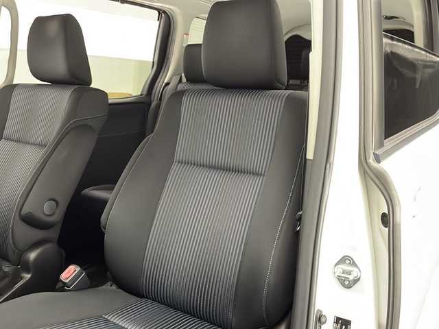 トヨタ ヴォクシー ZS 宮崎県 2014(平26)年 7.3万km ホワイトパールクリスタルシャイン 禁煙車/純正9型ナビTV/（NSZT-Y62G/CD/DVD/Bluetooth/フルセグTV)/純正バックカメラ/純正ビルトインETC/純正キセノンオートライト/純正フォグ/純正エアロ/純正ルーフエンドスポイラー/純正16インチアルミ/純正フロアマット/左側電動スライドドア/デュアルオートエアコン/ウインカードアミラー/オート電動格納ミラー/本革巻ハンドル/スマートキー/プッシュエンジンスタート/スペアキー/新車時保証書/取扱い説明書