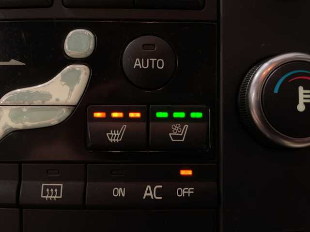 ボルボ Ｖ７０ 2．5T LE 新潟県 2008(平20)年 11.6万km ブラックサファイアメタリック 前席シートヒーター/前席ベンチレーション/横滑り防止/ブレーキアシスト/ダイナミック・スタビリティ＆トラクション・コントロール/クルーズコントロール/アイドリングストップ