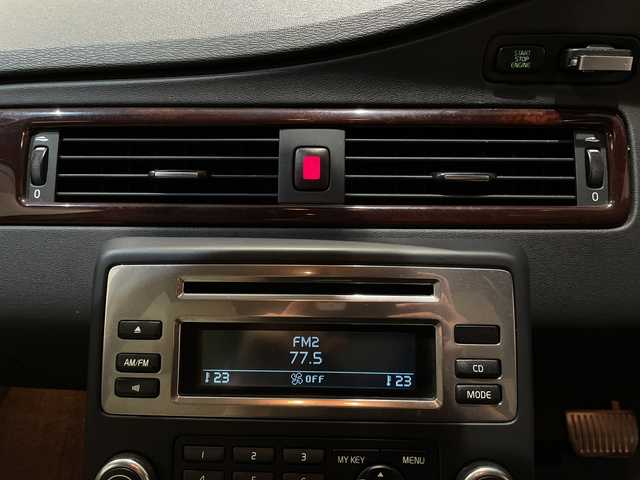 ボルボ Ｖ７０ 2．5T LE 新潟県 2008(平20)年 11.6万km ブラックサファイアメタリック 前席シートヒーター/前席ベンチレーション/横滑り防止/ブレーキアシスト/ダイナミック・スタビリティ＆トラクション・コントロール/クルーズコントロール/アイドリングストップ