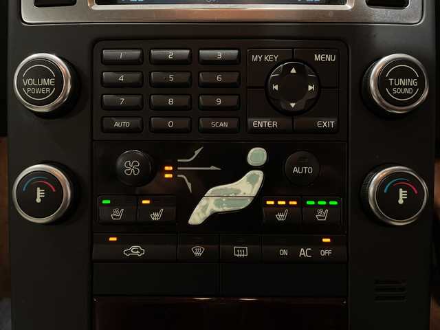 ボルボ Ｖ７０ 2．5T LE 新潟県 2008(平20)年 11.6万km ブラックサファイアメタリック 前席シートヒーター/前席ベンチレーション/横滑り防止/ブレーキアシスト/ダイナミック・スタビリティ＆トラクション・コントロール/クルーズコントロール/アイドリングストップ