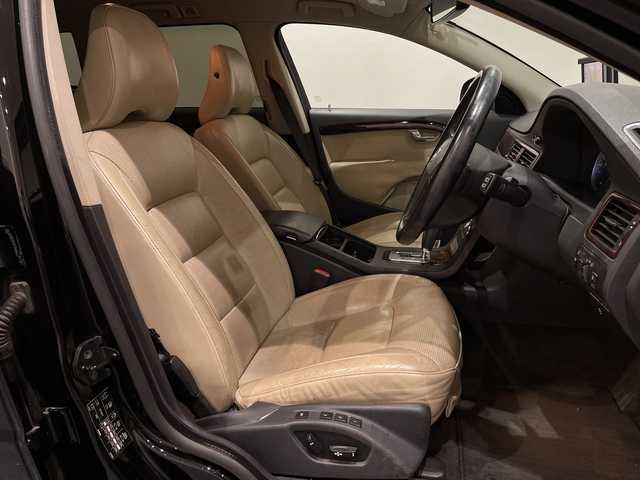 ボルボ Ｖ７０ 2．5T LE 新潟県 2008(平20)年 11.6万km ブラックサファイアメタリック 前席シートヒーター/前席ベンチレーション/横滑り防止/ブレーキアシスト/ダイナミック・スタビリティ＆トラクション・コントロール/クルーズコントロール/アイドリングストップ