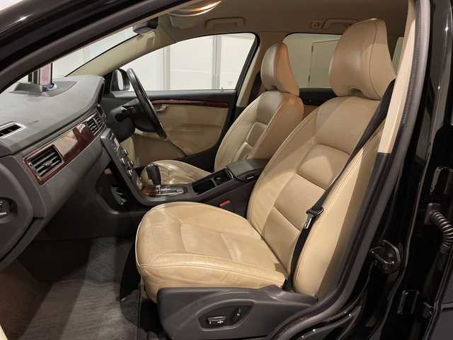 ボルボ Ｖ７０ 2．5T LE 新潟県 2008(平20)年 11.6万km ブラックサファイアメタリック 前席シートヒーター/前席ベンチレーション/横滑り防止/ブレーキアシスト/ダイナミック・スタビリティ＆トラクション・コントロール/クルーズコントロール/アイドリングストップ