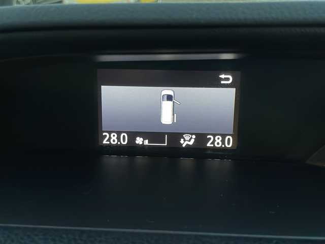 トヨタ ノア ハイブリッド Si 岩手県 2016(平28)年 9.7万km ホワイトパールクリスタルシャイン フリップダウンモニター　純正１０型ナビ　両側パワスラ　バックＣ　Ｂｌｕｅｔｏｏｔｈ　ＤＶＤ再生　フルセグ　ビルトインＥＴＣ　純正１６インチＡＷ　ＬＥＤオートハイビーム　フロントフォグ　スマートキー